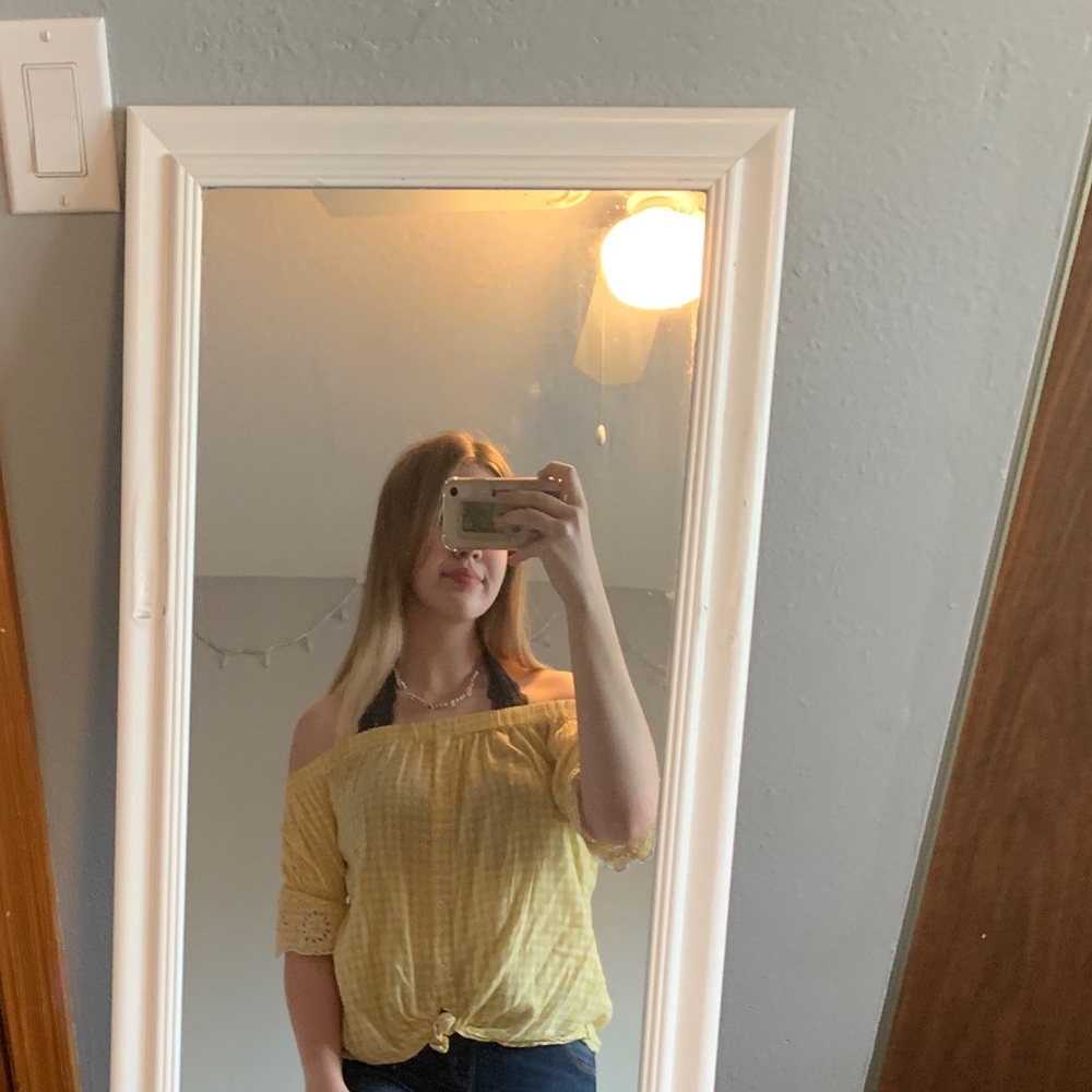 Small Old Navy off the shoulder yellow plaid shirt